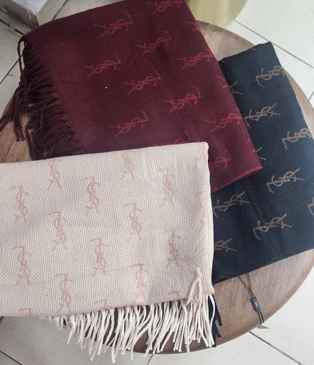 سكارف YSL