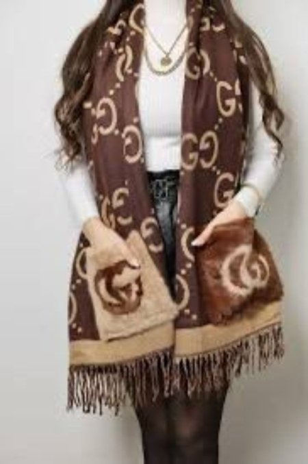 سكارف GUCCI مع جيوب