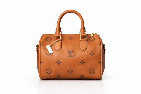 شنطه Lv لون كمل حجم وسط