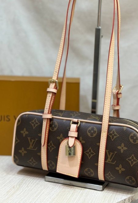 شنطه Lv حجم وسط متوفر لونين بني واسود