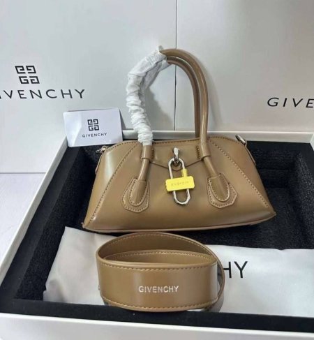 شنط \ Givenchy - Beige