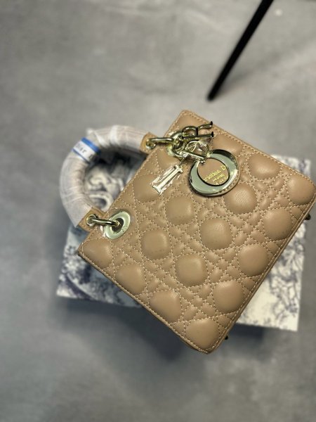 شنطة \ Lady Dior  - Beige