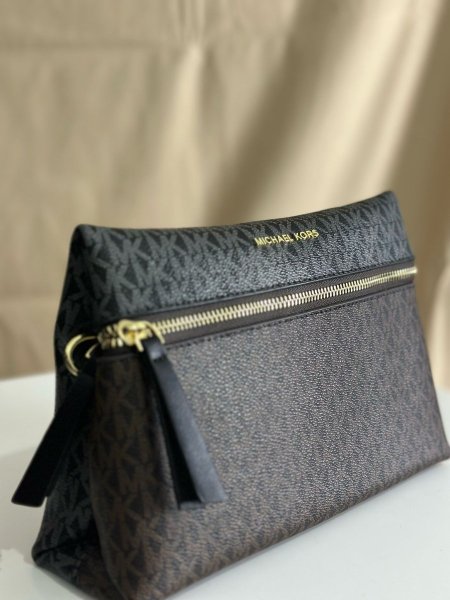 شنط \ Mishael kors Medium - brown