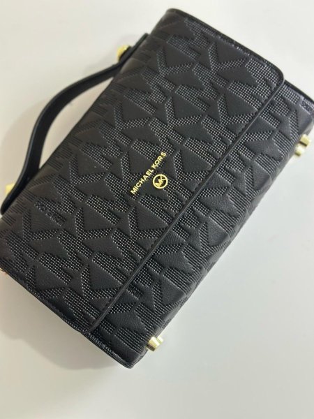 شنط \  Mishael kors classic - Black /logo big