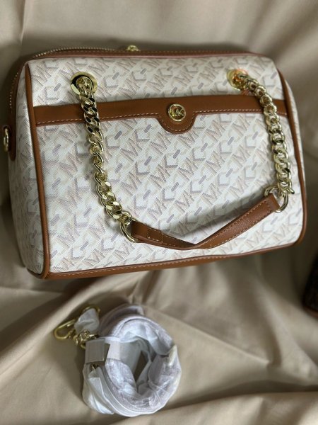 شنط \ Michael Kors Speedy  - White