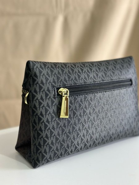 شنط \ Mishael kors Medium - Black /logo