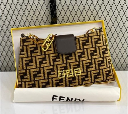 شنط \ Fendi 