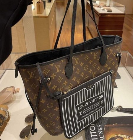 شنط \ LOUIS VUITTON - Black