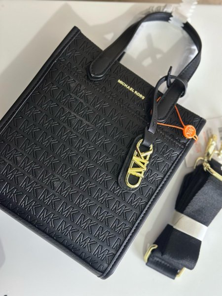 شنط \ Mishael kors Medium - Black