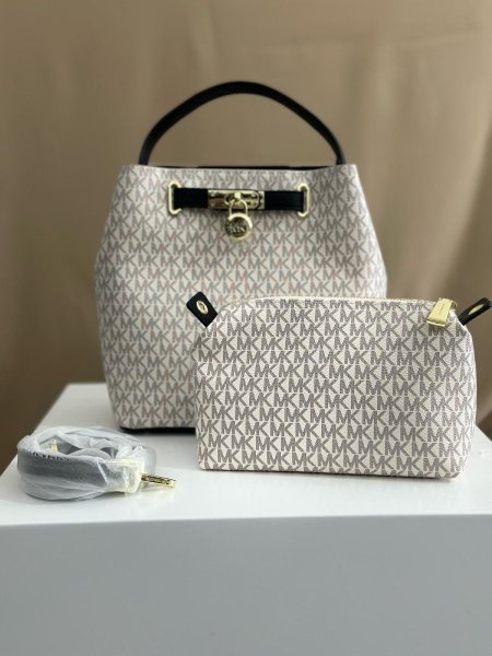 شنط \ Michael kors - white / black