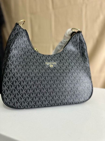 شنط \ Mishael kors Medium - Black /logo