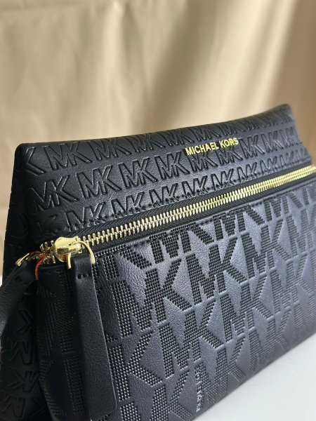 شنط \ Mishael kors Medium - Black