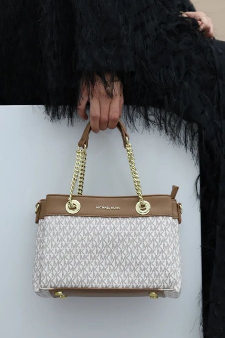 شنط \ Michael kors