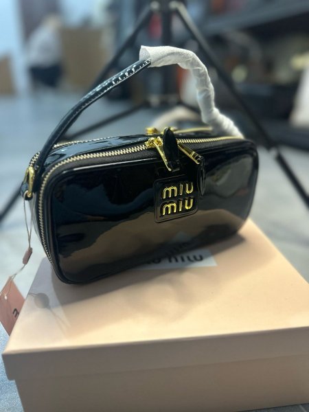 شنط \ MIU MIU