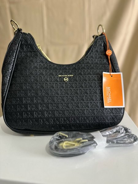 شنط \ Mishael kors Medium - Black