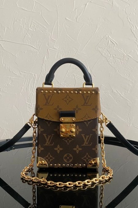 شنطه LOUIS VUITTON حجم صغير لون بني
