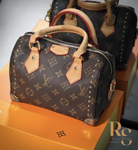 شنطه LV speed حجم وسط متوفر بعده ألوان