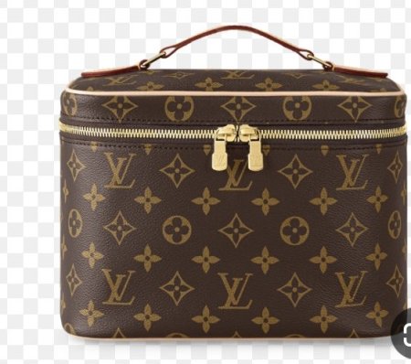 شنطه LV للمكياج  والطلعات