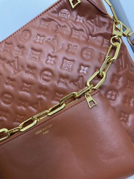 شنط \ LOUIS VUITTON - Camel