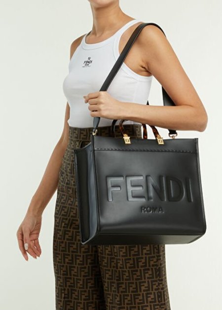 شنطة FENDI