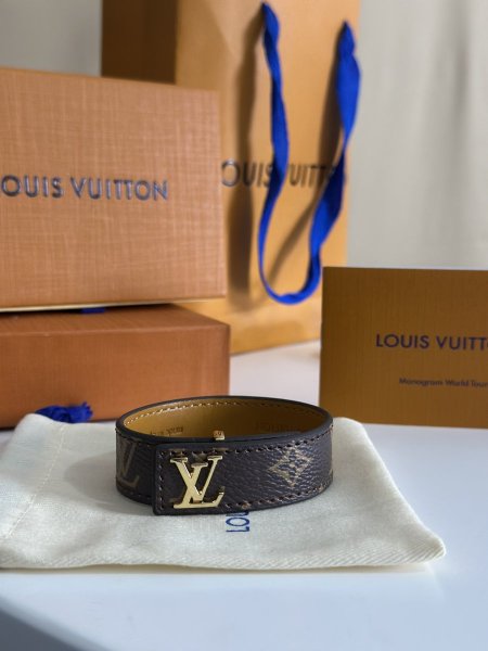 اسوارة Louis Vuitton  - Big