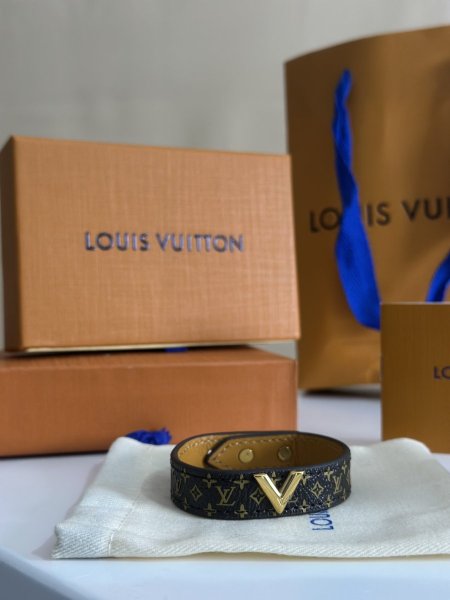 اسوارة Louis Vuitton  - Small