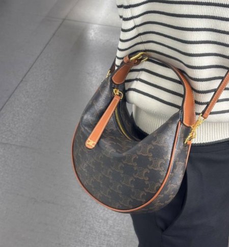 شنطه  Celine  حجم صغير متوفر بلونين اسود و بني