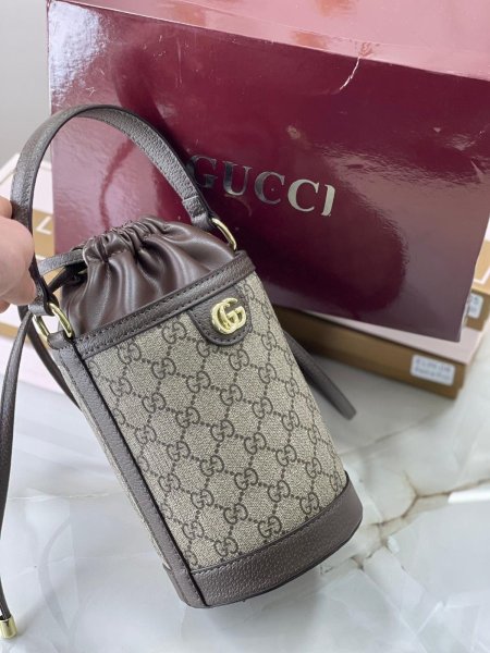 شنطه GUCCI مميزه لون بني حجم وسط ومتوفر بكميات محدوده