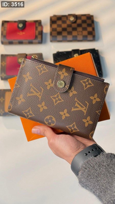 دزدان LOUIS VUITTON بخوث حجم وسط ومتوفر عده ألوان