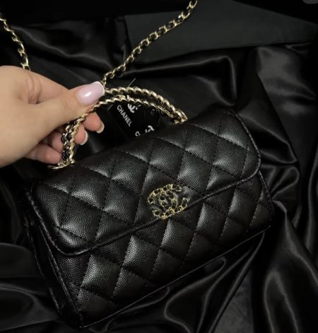 شنطه CHANEL حجم صغير متوفر لونين اسود وبيج ومتوفر كميات محدوده