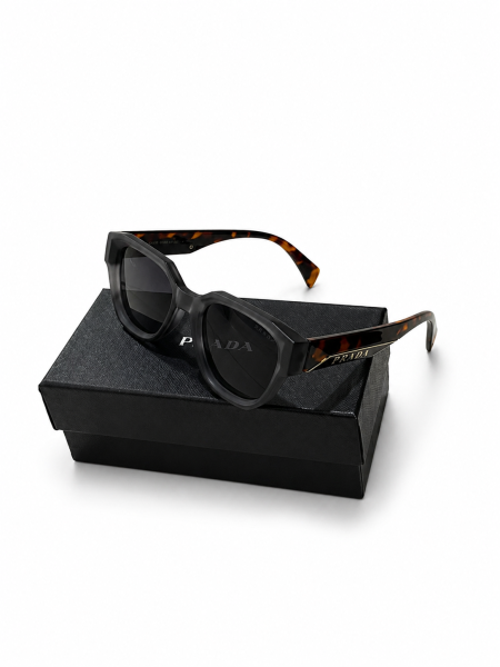 نظاره Prada