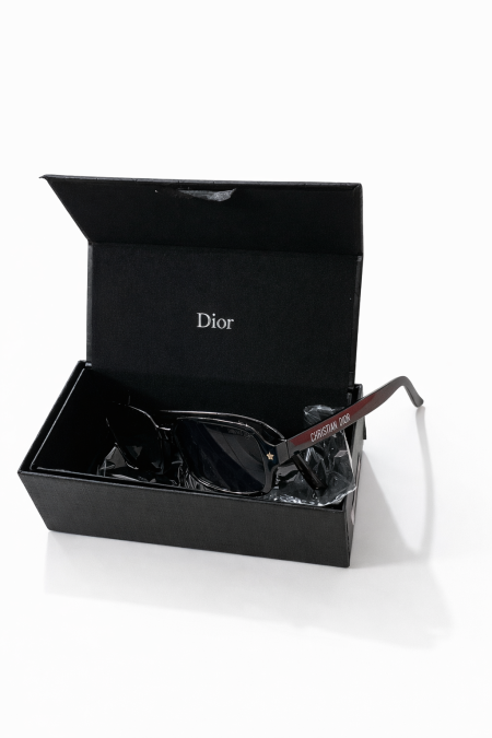 نظاره Dior