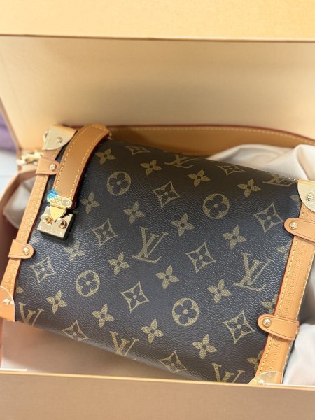 شنطة lv trunk
