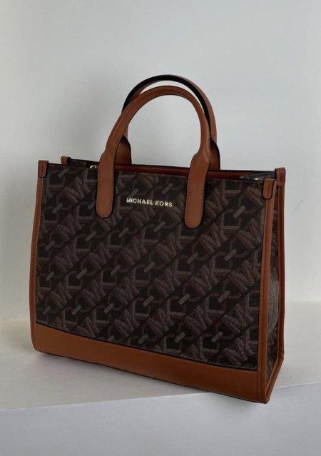 شنطة MICHAEL KORS حجم وسط