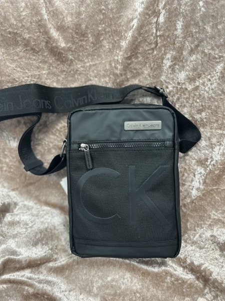 شنطة Calvin Klein