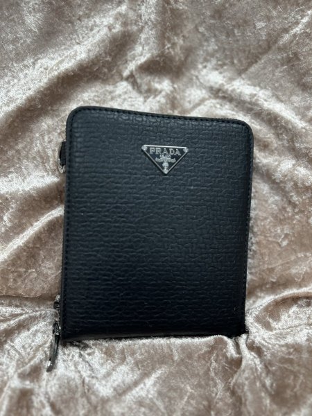 شنطة Prada حجم صغير