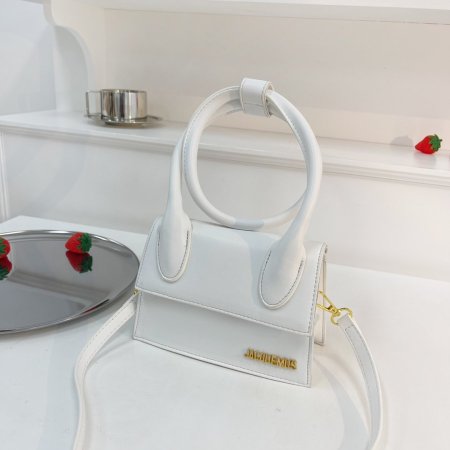 شنطة JACQUEMUSحجم صغير