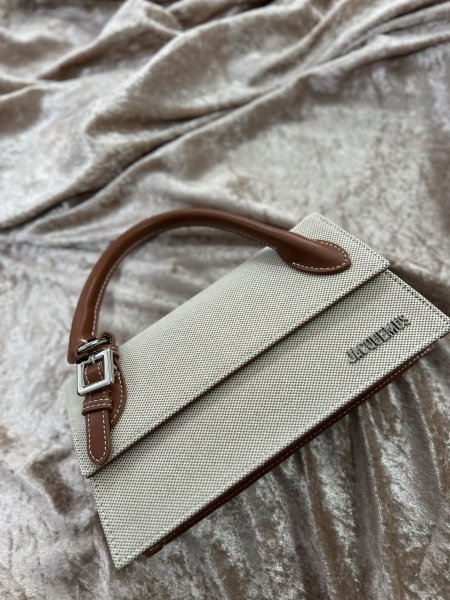 شنطة JACQUEMUSحجم صغير