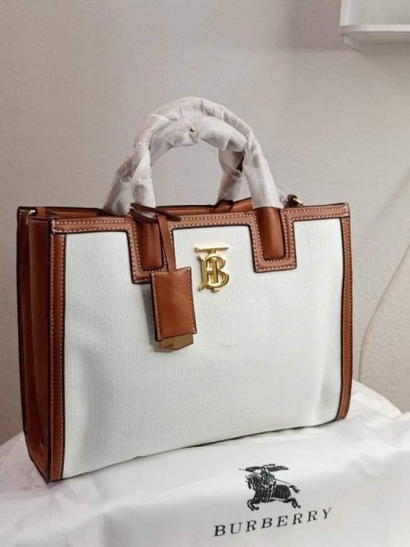 Burberry mini tote bag!!