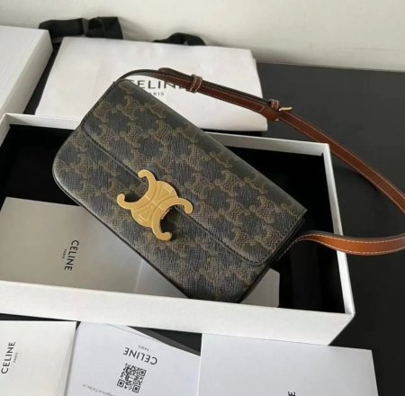 Celine الشكل المستطيل متوفره باللونين 👇
