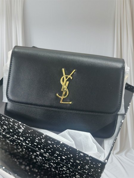 Ysl بحجم وسط عملي متوفره بعدة الوان 🎨