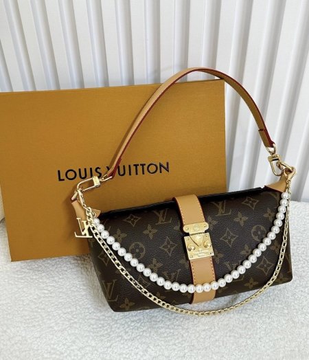 LV Pearl Charm ✨