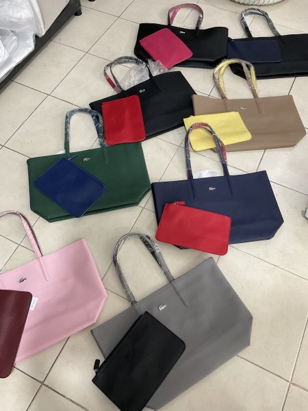 شنطة Lacoste