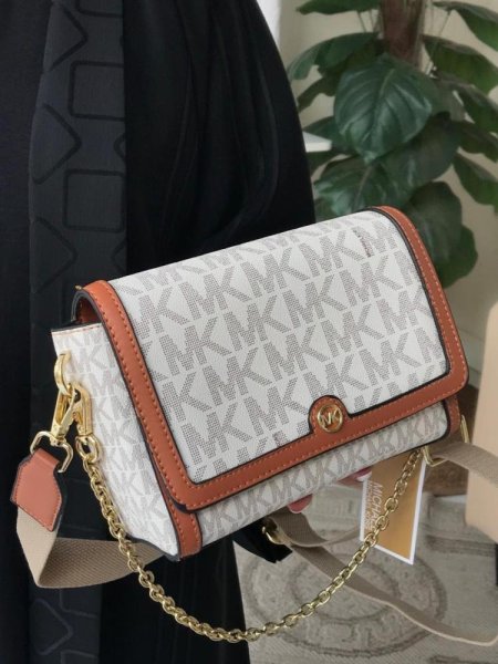 شنطة Michael Kors