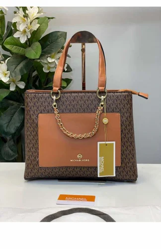 شنطة Michael Kors classic
