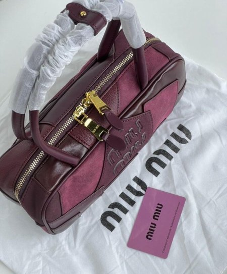 شنطة miumiu بعدة الوان
