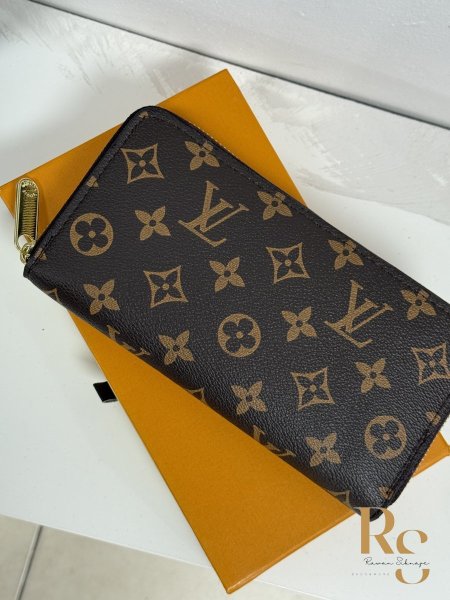 جزدان للمصاري lv