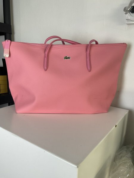شنطة Lacoste