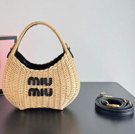 شنطة miumiu