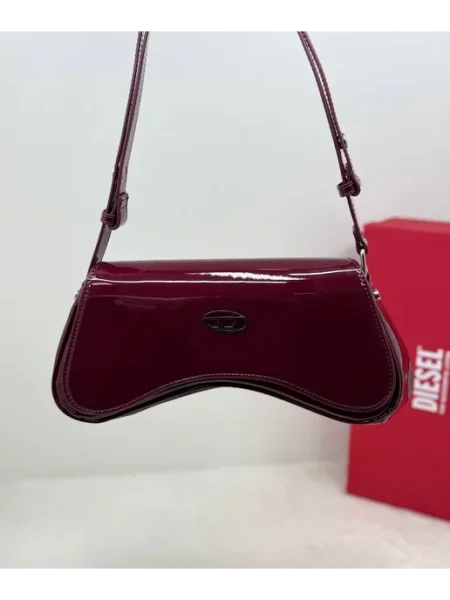 شنطة DIESEL حجم وسط لامع